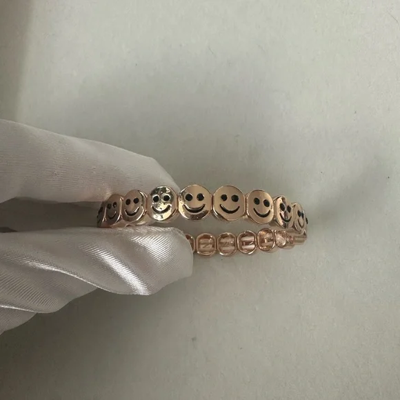 LG style smiley face bracelet - Picture 4 of 5